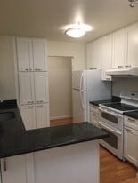 Building Photo - 1305 Boulevard Way