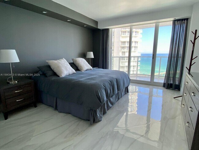 Building Photo - 16445 Collins Ave
