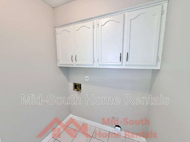 Building Photo - 4900 Walden Glen St