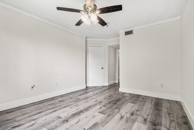 Building Photo - 127 Yacht Club Way