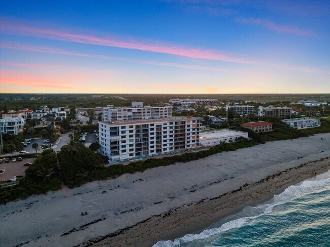 Building Photo - 900 Ocean Dr