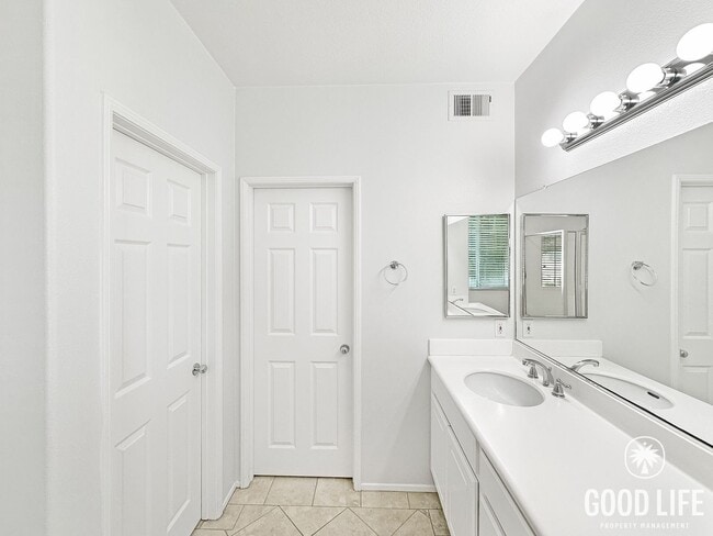 Building Photo - Stylish 2-Bed 2-Bth Home in Irvine with Pool, Jacuzzi, Basketball Court, Balcony & 2 Car Attached...