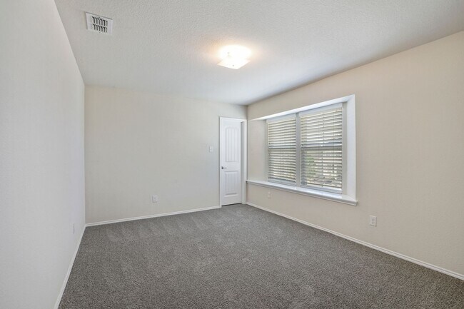 Building Photo - Beautifull Home In Aubrey ISD