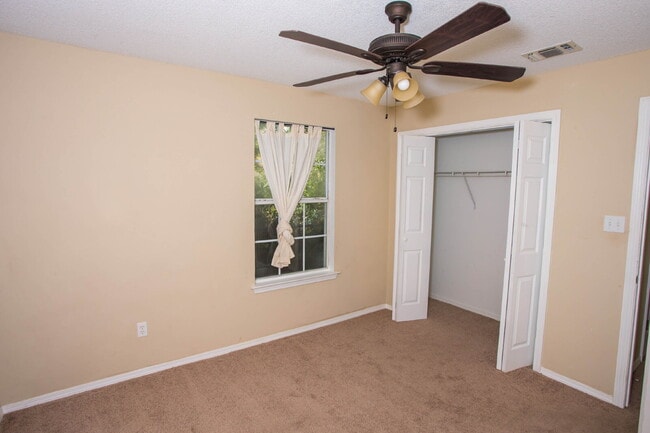 Building Photo - Charming 3-Bedroom Home Near Downtown Pens...