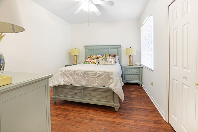 Building Photo - Spacious FURNISHED 3 Bed 2 Bath Condo In P...