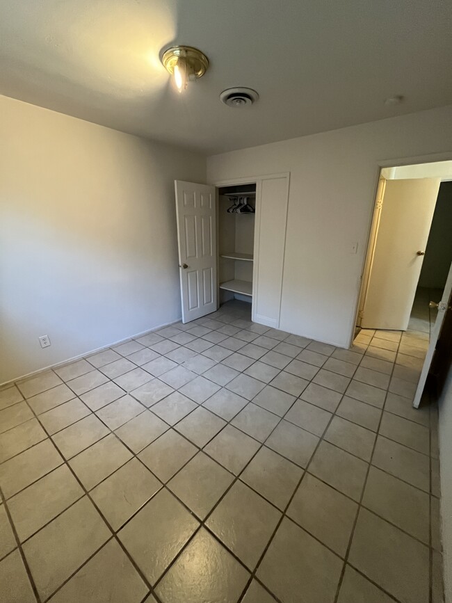 Building Photo - 649 Gilwood Ave