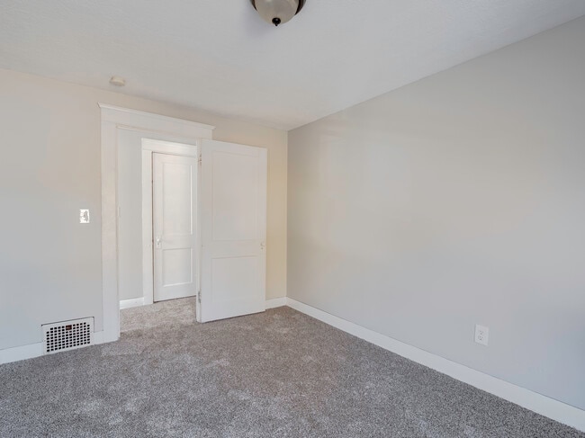 Building Photo - 540 Avon St