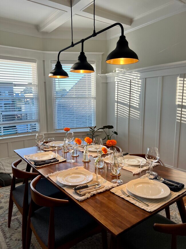 Building Photo - 649 5th Ave