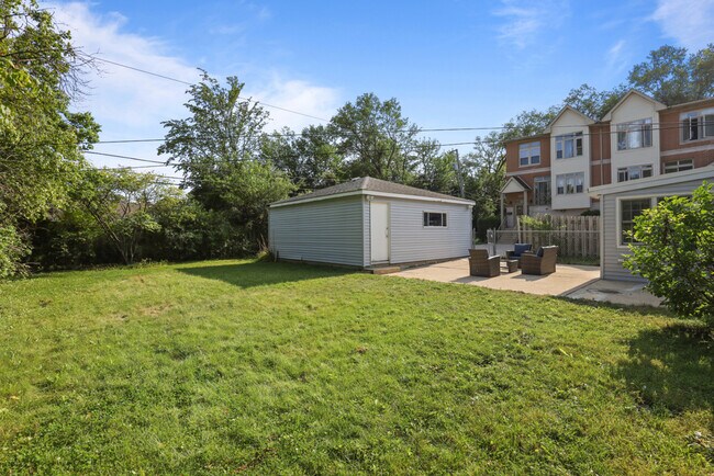 Building Photo - 7125 Simpson St