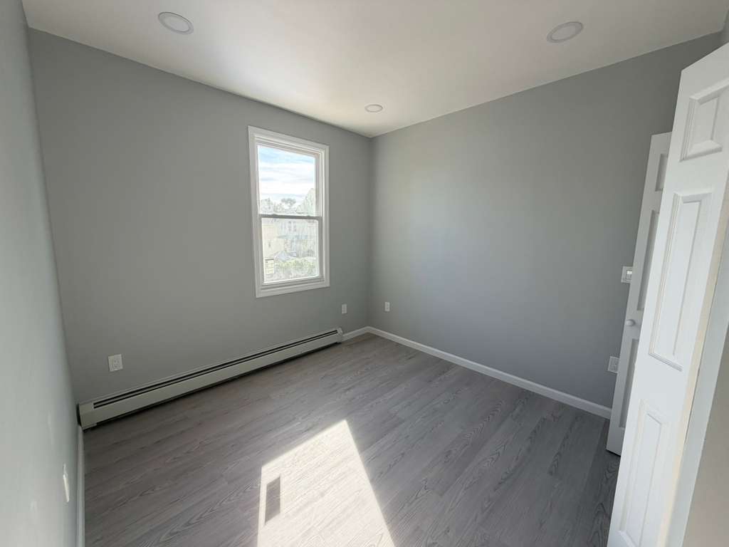 Building Photo - 17 E 15th St