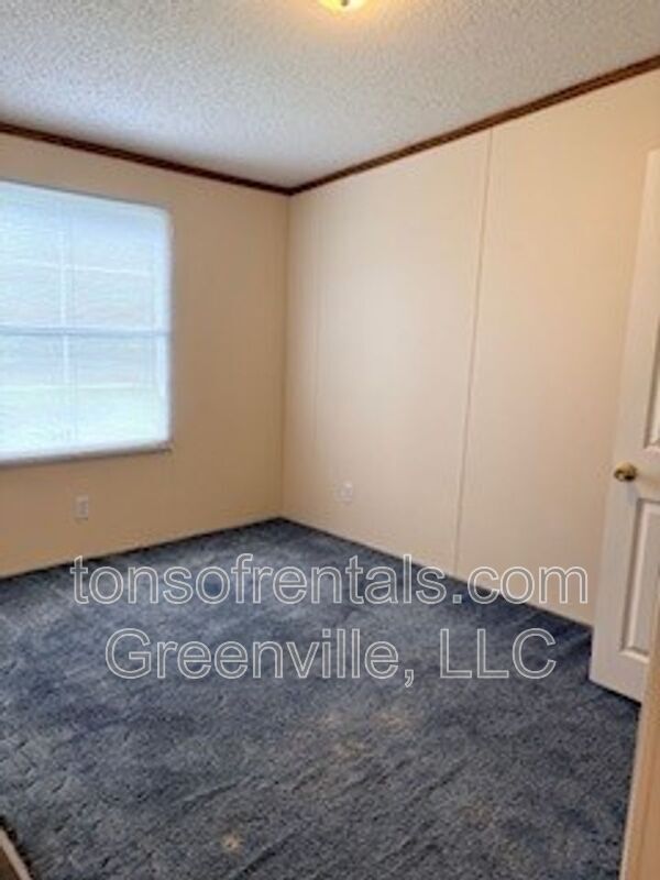 Building Photo - 112 Acorn Trail