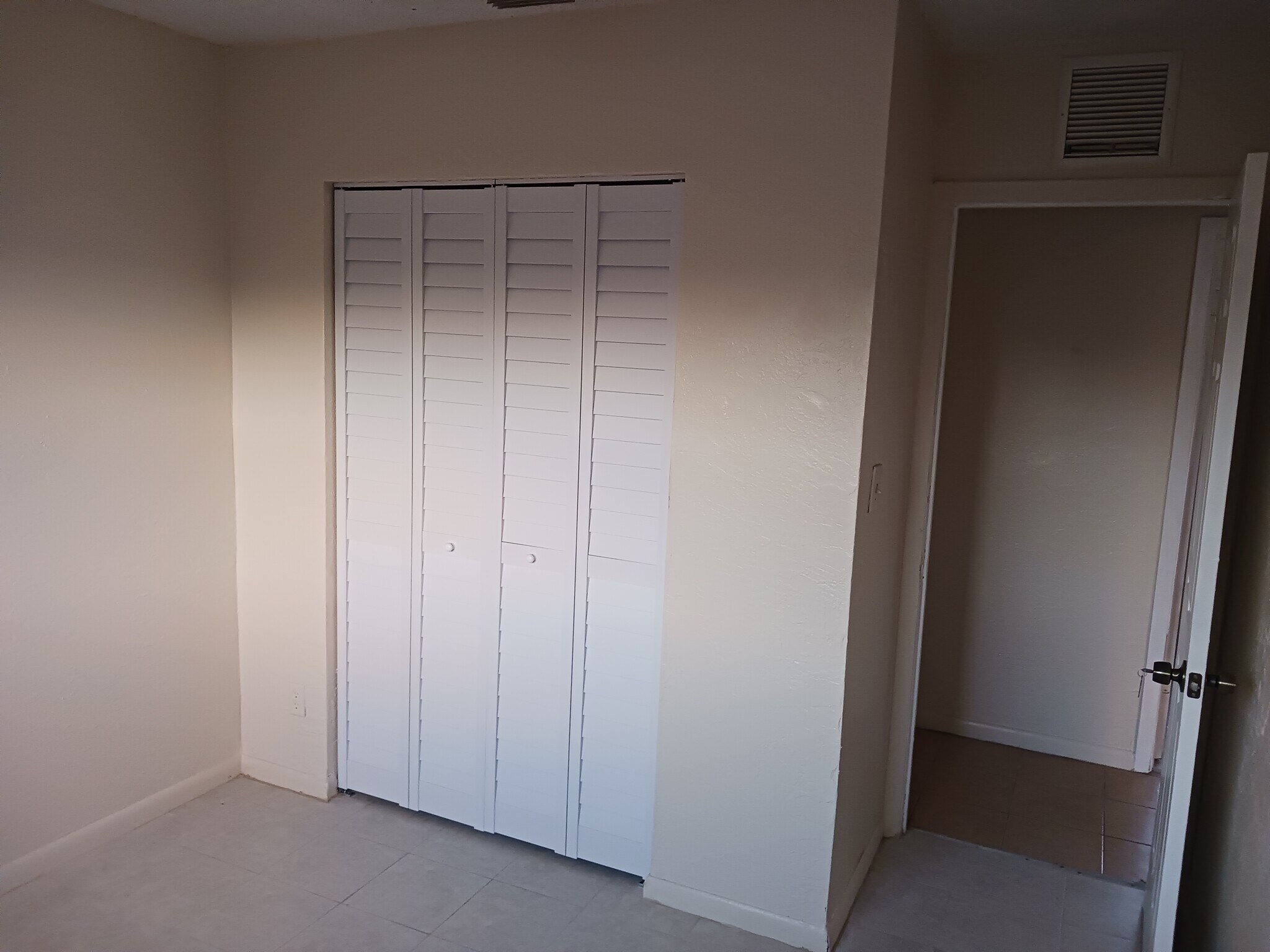 Building Photo - 2000 NW 27th St