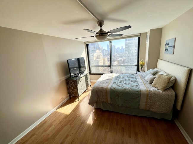 Bedroom - 2020 N Lincoln Park W