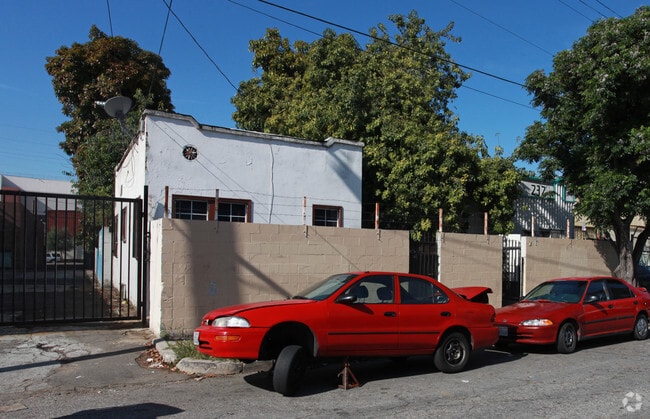 Primary Photo - 230 W 33rd St