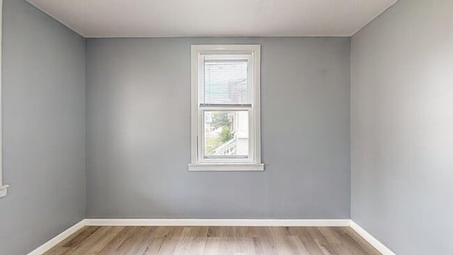 Building Photo - ** AVAILABLE OCTOBER 2025 *** Old Brooklyn...