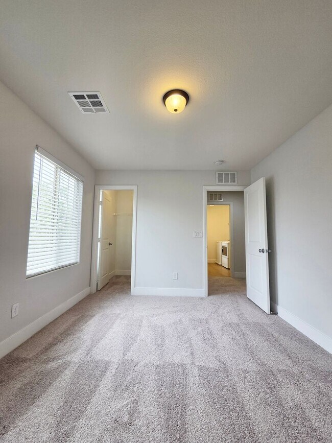 Building Photo - 5479 Bristol Grove Ln