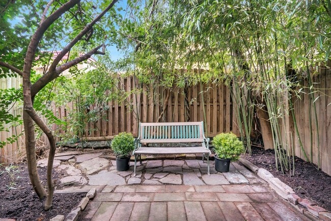 Building Photo - 520 Manila Ave