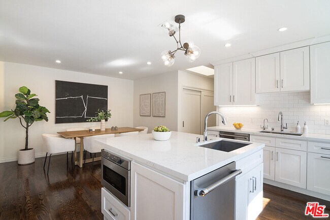 Building Photo - 326 N Vista St