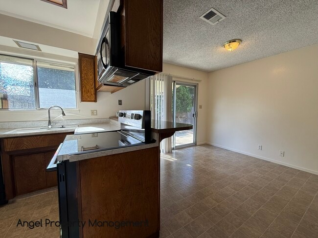Building Photo - 7130 Reichmuth Way