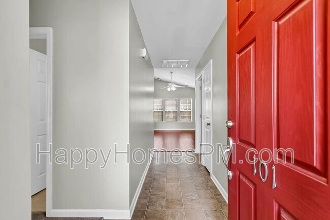 Building Photo - 101 Sparkleberry Ln