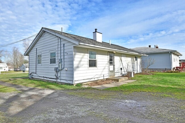 Building Photo - HOUSE for RENT in Champion Twp!