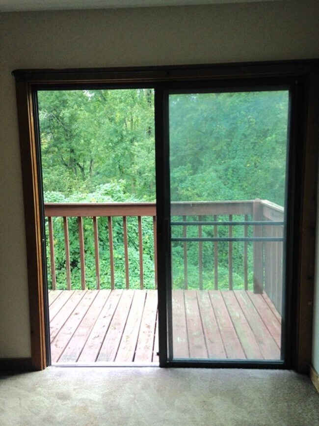 Building Photo - 322 Rock Knoll Dr