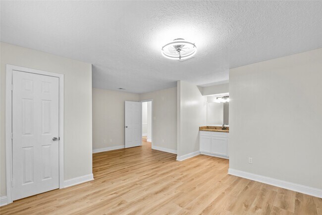 Building Photo - 926 Red Rock Canyon Dr