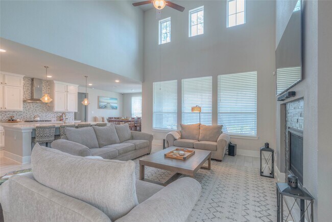 Building Photo - 15006 La Strada Dr