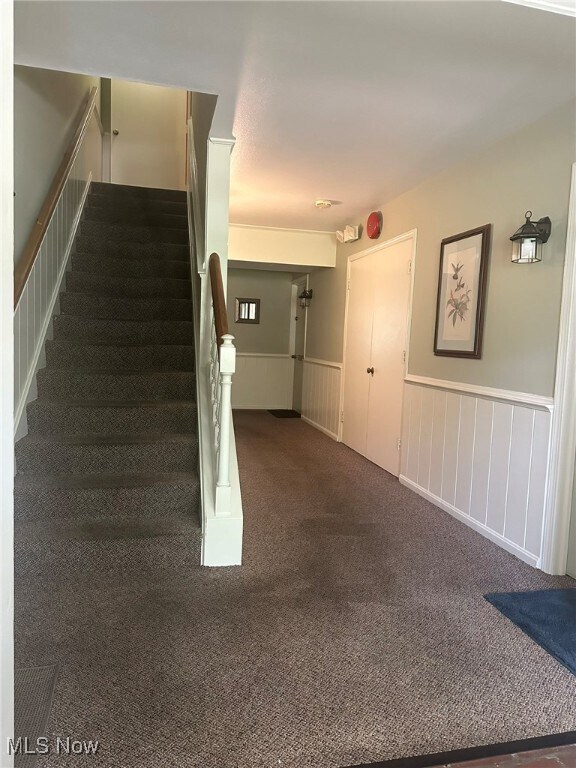 Building Photo - 7045 Carriage Hill Dr