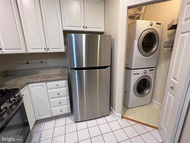 Building Photo - 1320 N Wayne St