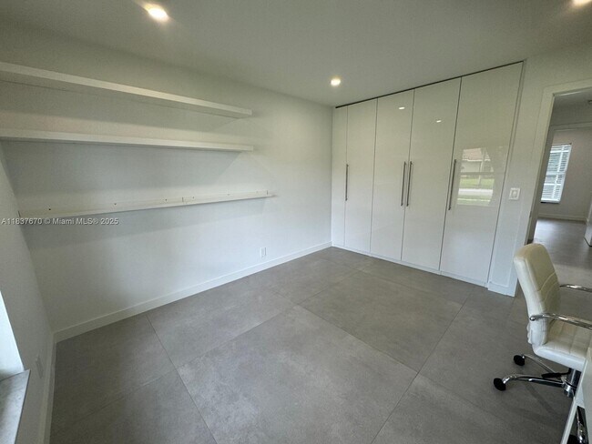Building Photo - 21281 Hazelwood Ln