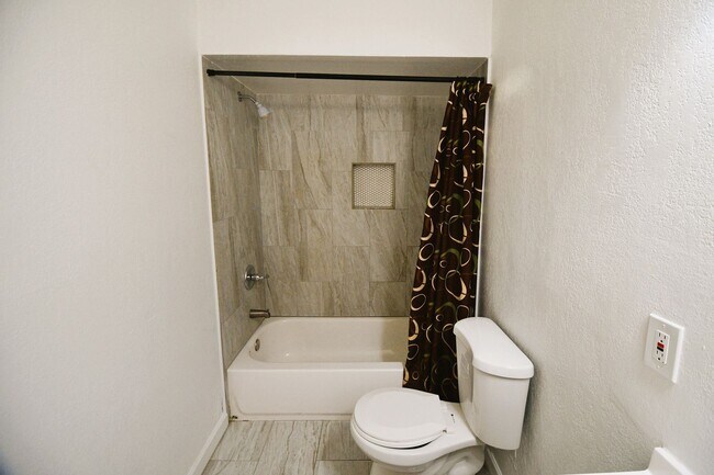 Building Photo - 3107 W Granada Rd