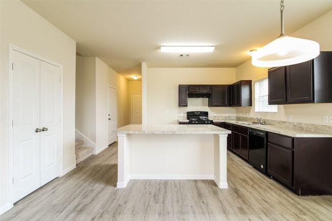 Building Photo - 9 Lavida Ct