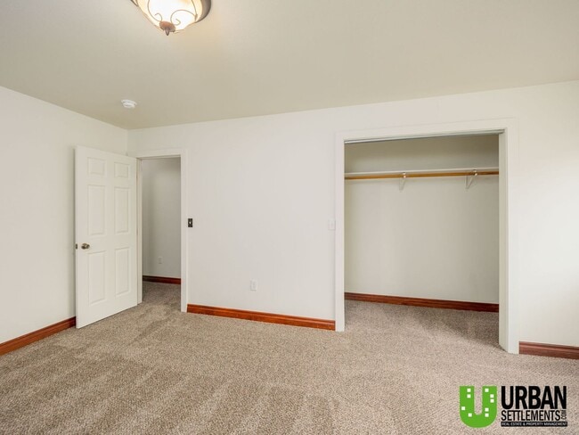 Building Photo - Downtown home for rent.