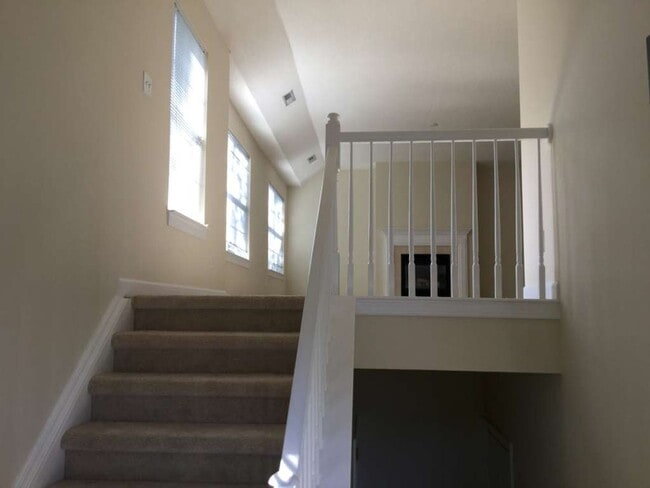 Building Photo - 2211 Venice Ct