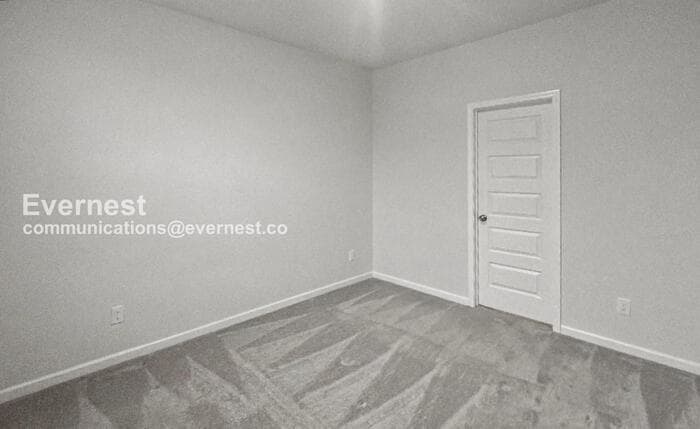 Building Photo - 679 Birdie Dr