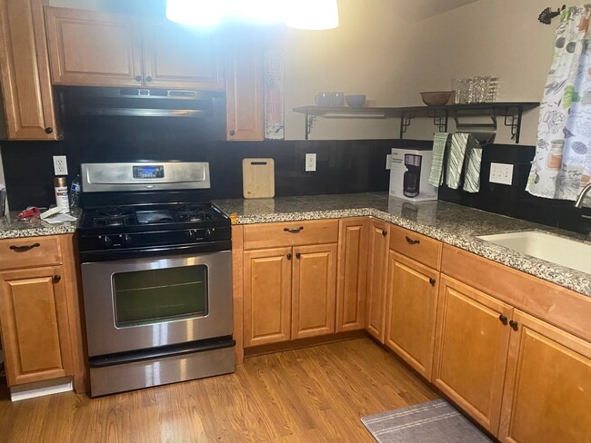 Building Photo - 555 E Simpson Ave