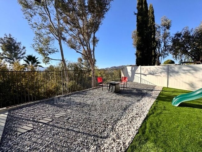 Building Photo - 40085 Temecky Way