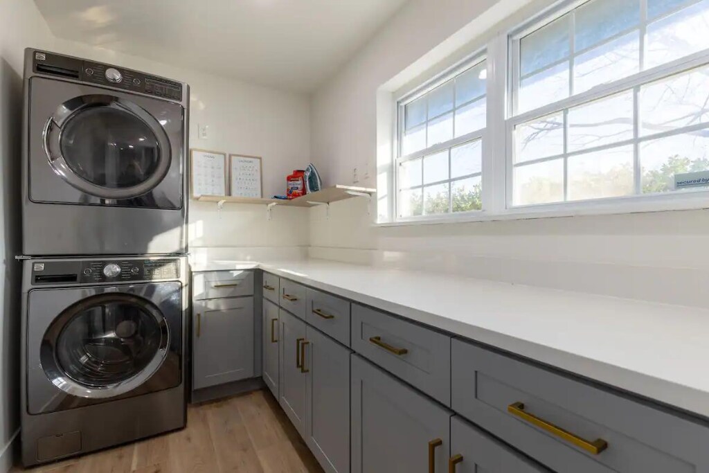 Building Photo - 306 W Lookout Dr