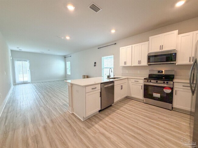 Building Photo - 9899 Starling Dr