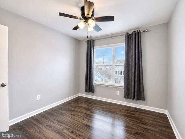 Building Photo - 4811 Hicks Dr