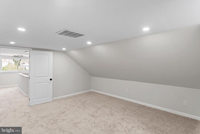Building Photo - 5004 Barnaby Ln