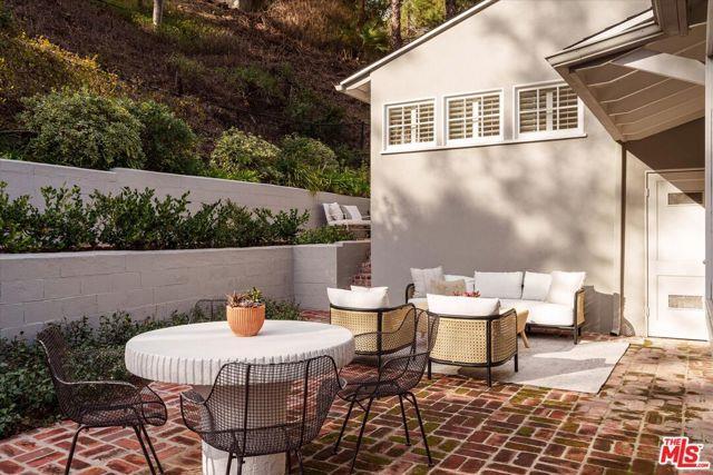 Building Photo - 5657 Valley Oak Dr