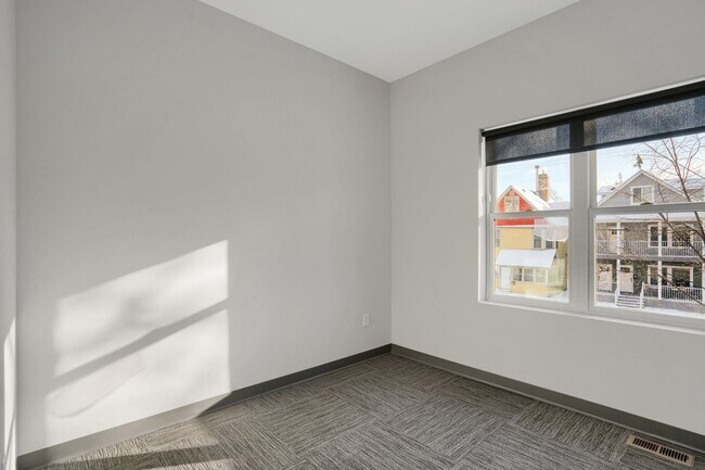 Building Photo - Spacious Brand New 8 Bed + 4 Bath near U of M!