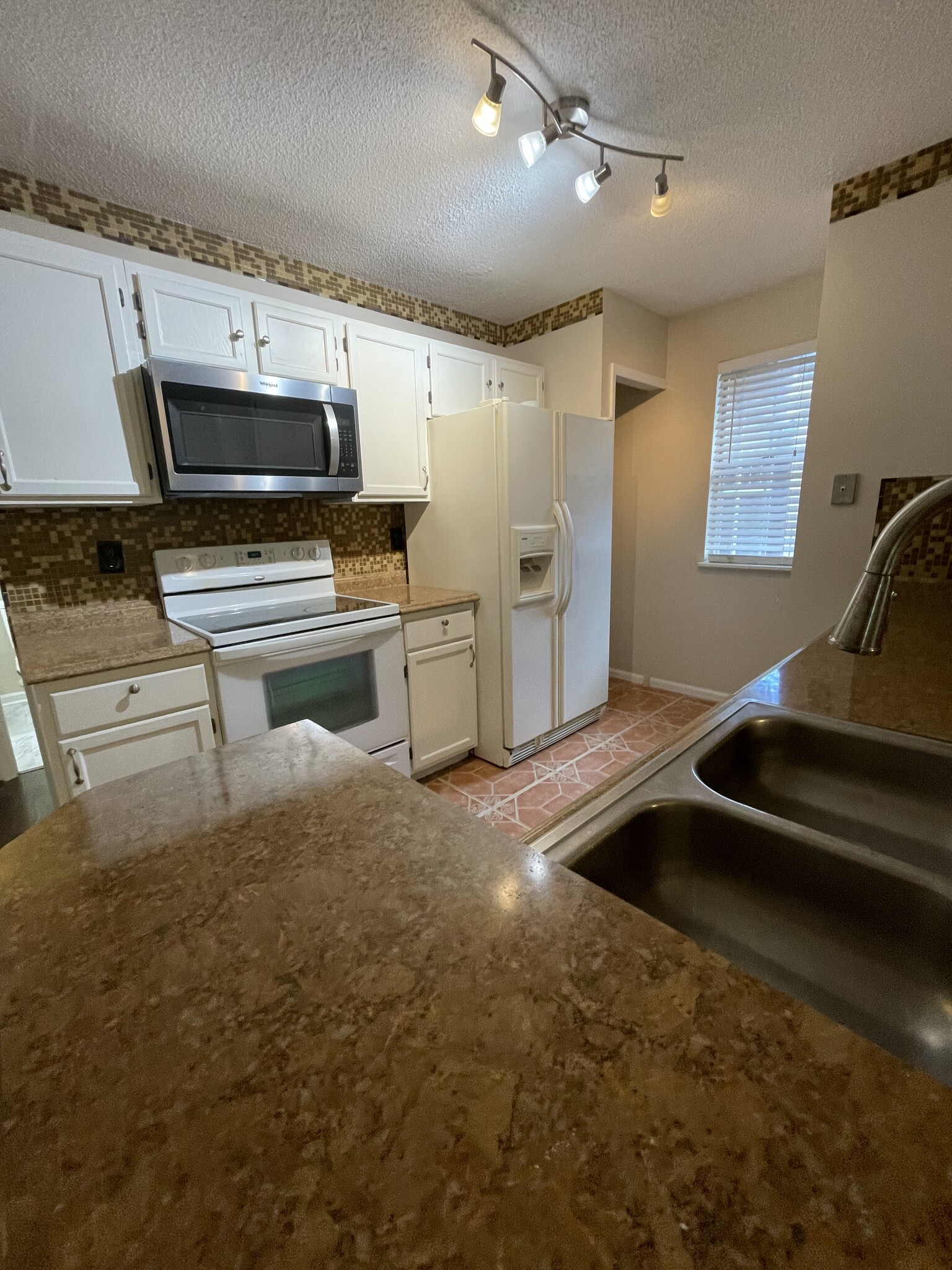 Building Photo - 909 Wentworth Ct