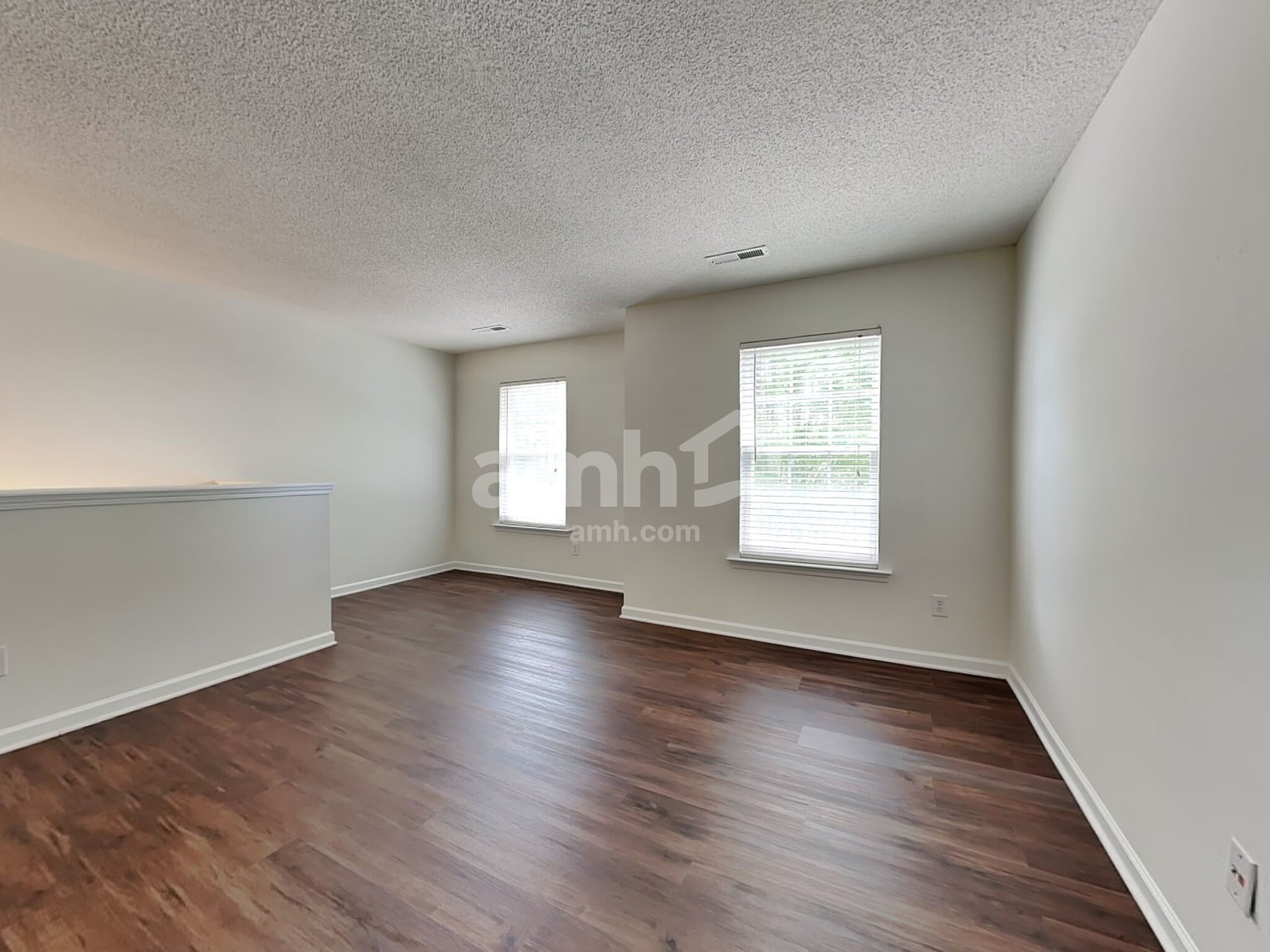 Building Photo - 6016 Glen Way Dr