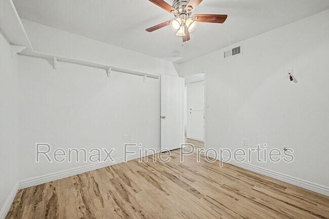 Building Photo - 5228 E Karen Dr