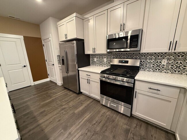 Building Photo - 18406 SW Buckhorn Dr