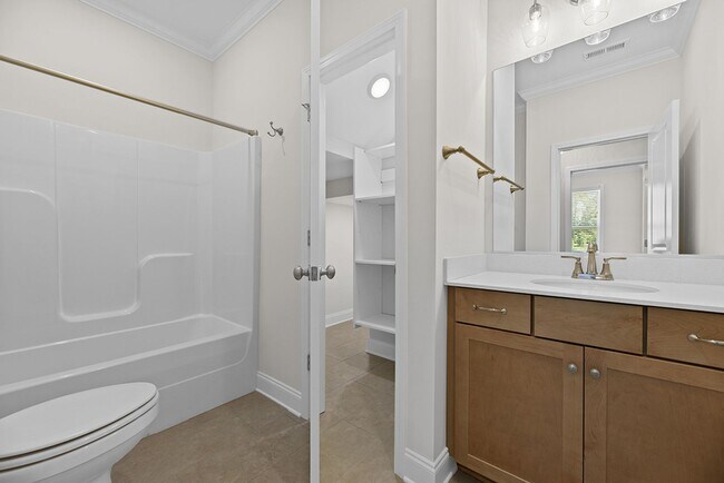 Building Photo - MAINTENANCE FREE, LUXURY TOWNHOME IN FARRA...