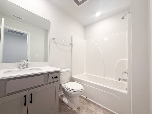 Building Photo - Newly Built 3 Bedroom Home - Baxter